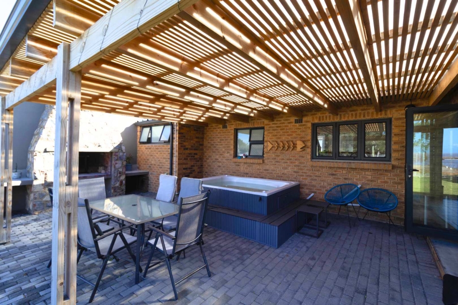 4 Bedroom Property for Sale in Sandbaai Western Cape